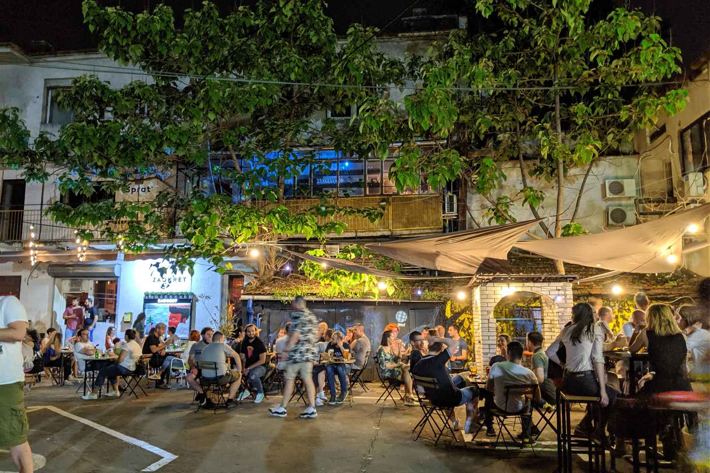 El mundo de los pubs y tabernas: Una Milla Dorada