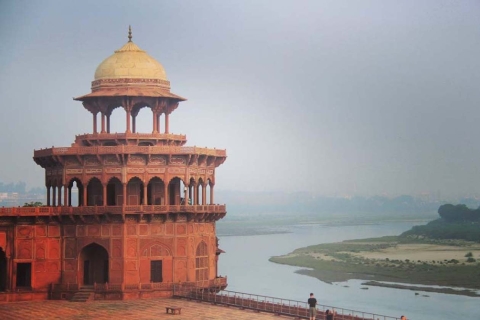 Z Delhi: Taj Mahal i Agra Fort Tour Gatimaan ExpressPociąg 2. klasy z samochodem i biletem wstępu dla przewodnika