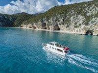 CALA GONONE, Golfe d'Orosei Tripage d'une journée en bateau avec des arrêts de natation - Housity