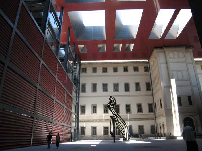 Madrid: Reina Sofía Museum Guided Tour with Tickets