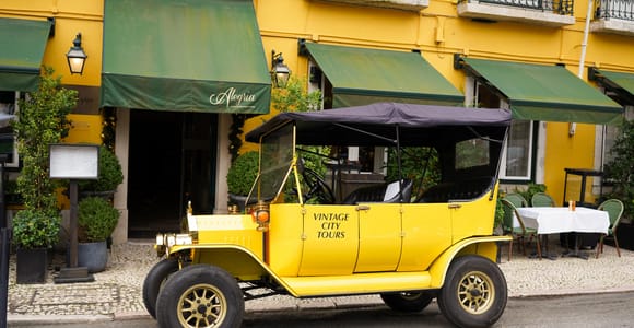 Lisbon: Tuk Tuk City tour with vintage car