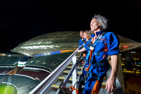 Adelaide: arrampicata notturna sul tetto dell&#039;Adelaide Oval con drink