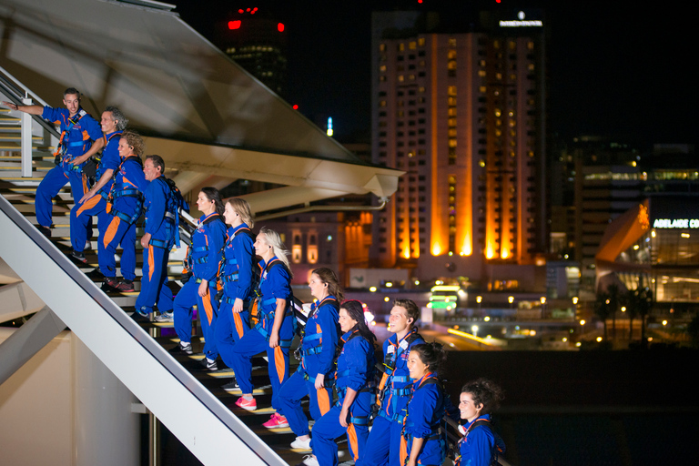 Adelaide: arrampicata notturna sul tetto dell&#039;Adelaide Oval con drink