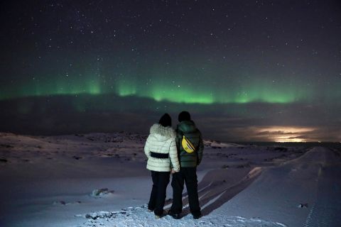 Reykjavík : chasse aux aurores boréales en bus