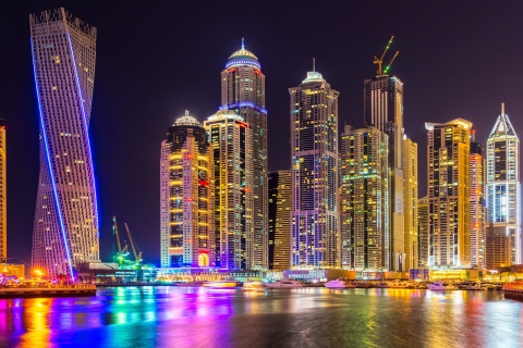 Excursión en yate por la costa de Dubai + barbacoa o picnic y guía virtualExcursión en yate de lujo por Dubai - 1,5 horas de luces nocturnas en la Marina