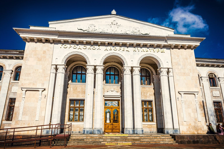 Tyraspol: Wycieczka piesza City Highlights z lokalnym przewodnikiemTyraspol: piesza wycieczka po najważniejszych atrakcjach miasta z lokalnym przewodnikiem