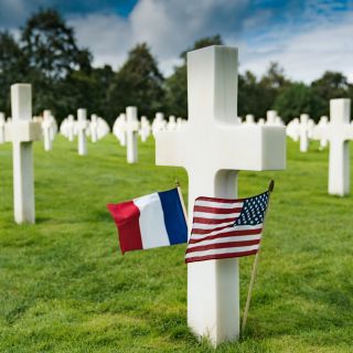 Paris: Normandy D-Day Beaches Guided Day Trip with Lunch
