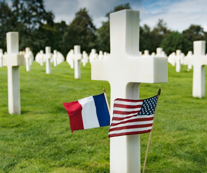 Paris: Normandy D-Day Beaches Guided Day Trip with Lunch