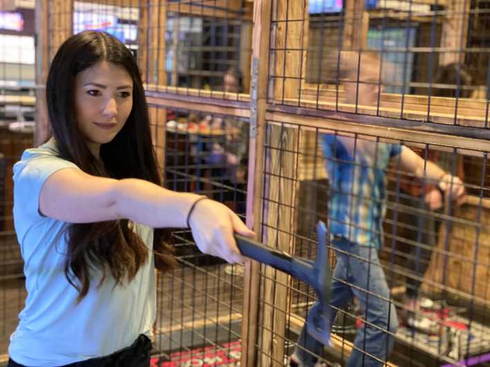Reno: Private 30-Minute Axe Throwing Experience Ticket