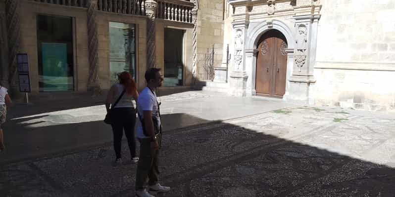 Granada: Tour de Catedral de realidad aumentada con entrada de capilla