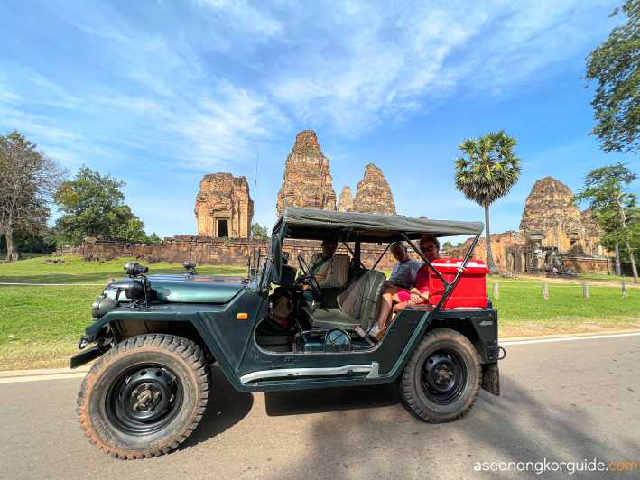 Siem Reap: Angkor Wat Sunrise and Market Tour by Jeep