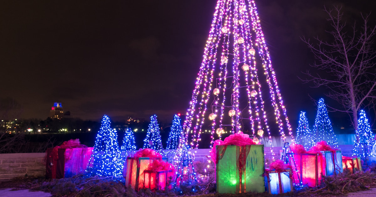 Niagara Christmas Walking Tour + Skylon Tower Entry Ticket GetYourGuide