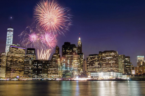 NYC: New Year&#039;s Eve Buffet Dinner Fireworks Harbor Cruise