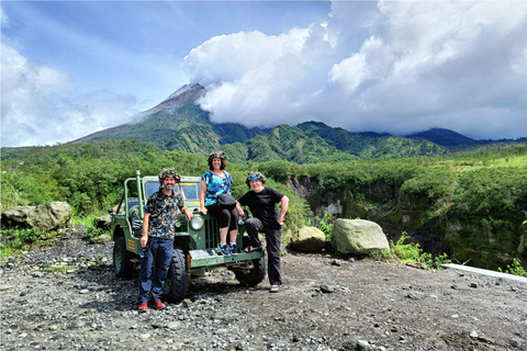 Yogyakarta: Mount Merapi Jeep Safari met gids en transferTour voor overdag