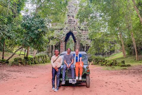 Angkor Wat: Sunrise Jeep Tour with Breakfast and Lunch