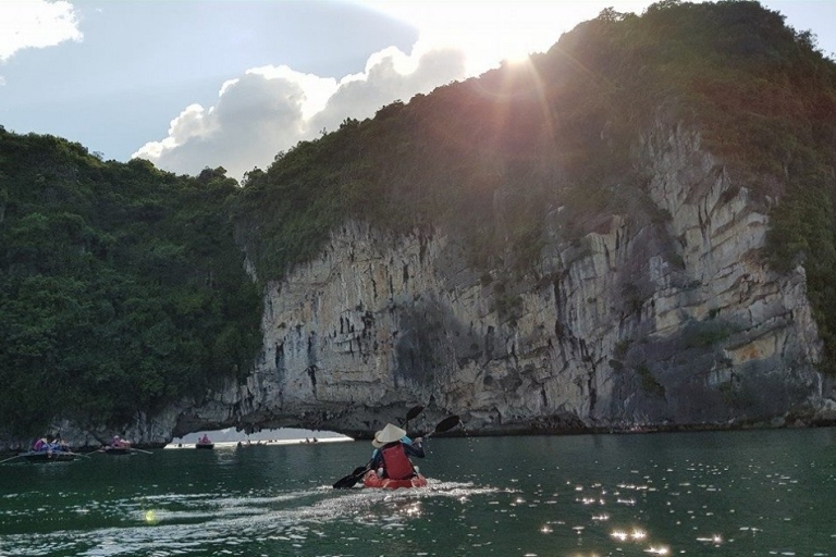 Ha Long: Bai Tu Long Bay 2-dniowy 5-gwiazdkowy rejs z kajakiem