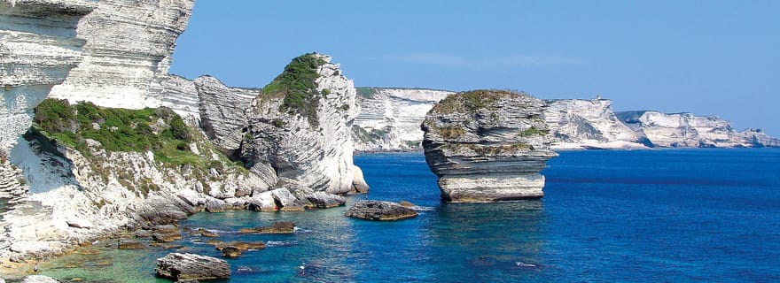 Au départ de Bonifacio : croisière le long des falaises et des îles Lavezzi
