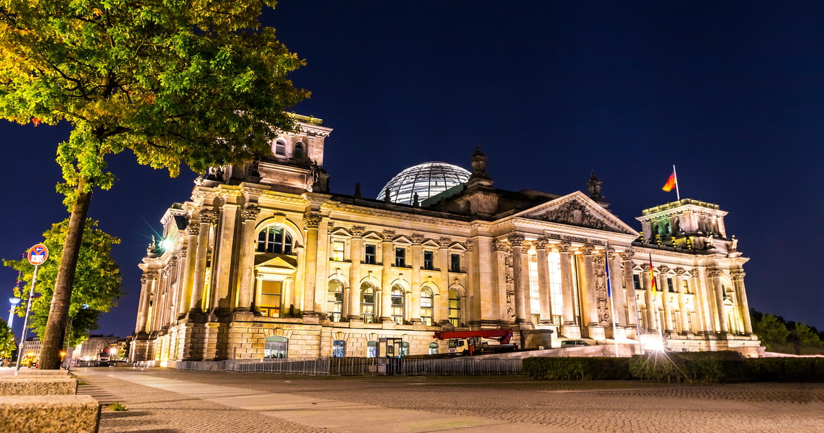 Berlin: Abendspaziergang durch das Regierungsviertel | GetYourGuide
