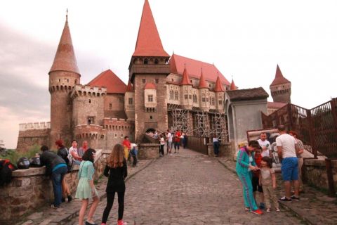 Z Sibiu: jednodniowa wycieczka z przewodnikiem do Alba Lulia i zamku Corvin