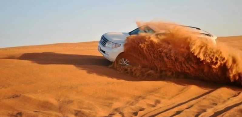 Doha: safari privato nel deserto con giro in cammello, dune bashing