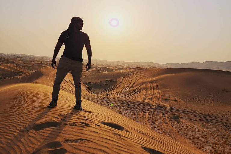 Doha : Safari privé dans le désert avec balade à dos de chameau, rallye dans les dunesDoha : Excursion privée en Jeep dans le désert avec promenade à dos de chameau et descente de dunes.