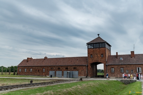 Desde Cracovia: tour guiado por Auschwitz-BirkenauTour en inglés en grupo reducido con servicio de recogida