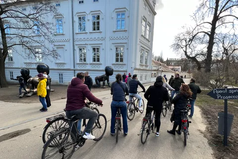 Passeio de bicicleta a Praga escondida