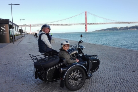 Wycieczka boczną po LizbonieWycieczka z przewodnikiem z wózkiem bocznym