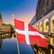 Hamburg: Guided Walking Tour in Danish