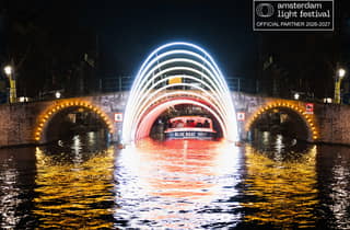 Amsterdam: Bootsfahrt zum Lichterfest mit Guide vor Ort