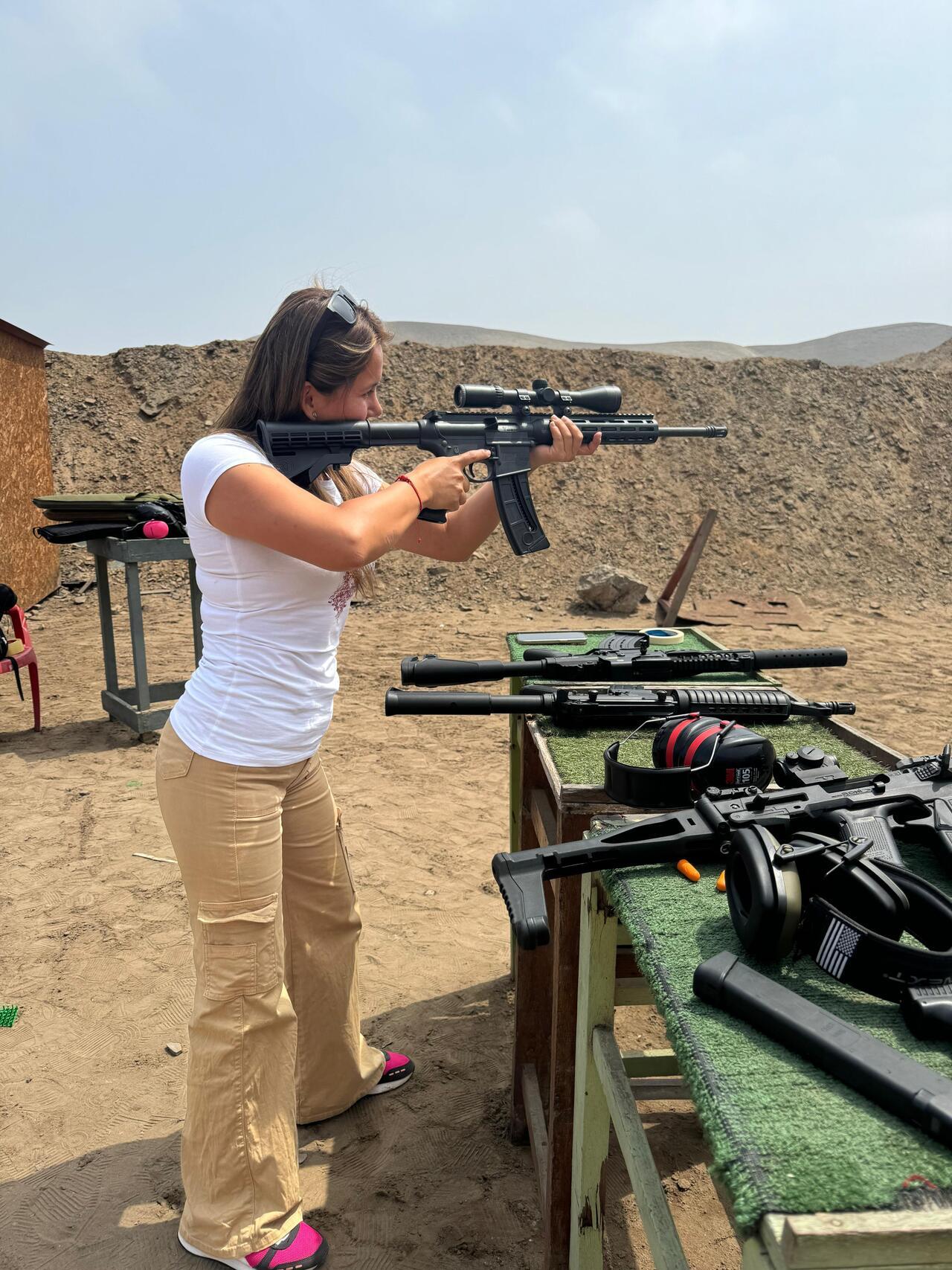 Lima: Schießübung mit halbautomatischem Gewehr + theoretische Einweisung + Munition