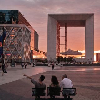Paris: Private La Défense Walking Tour