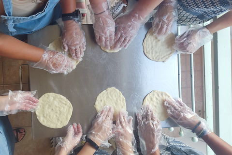 Athènes : Cours de cuisine grecque Souvlaki Pita Gyros avec un local