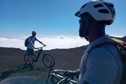 Desde Taormina: recorrido en bicicleta hasta la cima del monte EtnaTour en bicicleta a la cima del monte Etna en italiano