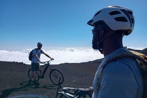 De Taormina: passeio de bicicleta até o topo do Monte EtnaPasseio de bicicleta até o topo do Monte Etna em italiano