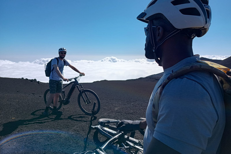 De Taormina: passeio de bicicleta até o topo do Monte EtnaPasseio de bicicleta até o topo do Monte Etna em italiano