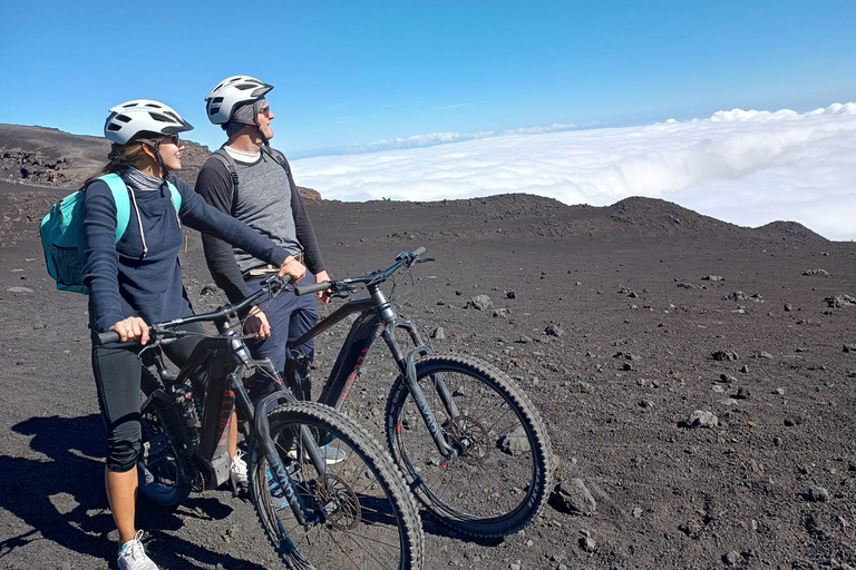 Desde Taormina: recorrido en bicicleta hasta la cima del monte EtnaTour en bicicleta a la cima del monte Etna en italiano