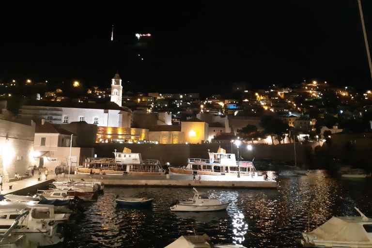 Dubrovnik : Bateau de nuit Karaka du 16e siècle dans la vieille ville
