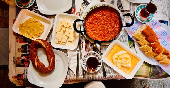 Istanbul: Geführte Food Tour mit Fährfahrt und Verkostungen