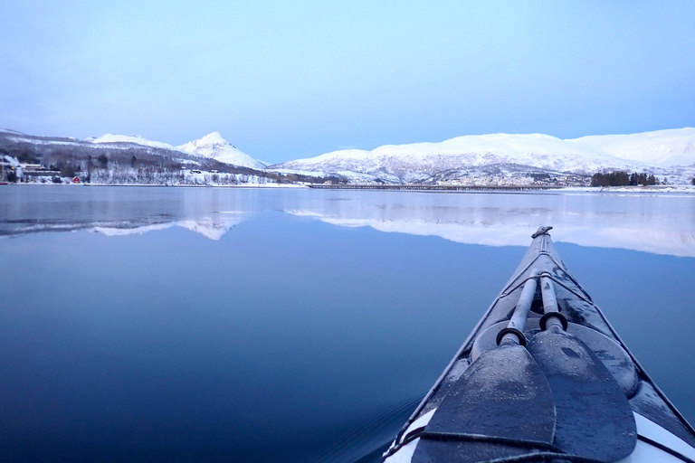 Tromsø : Excursion guidée en kayak de mer en hiver avec collations