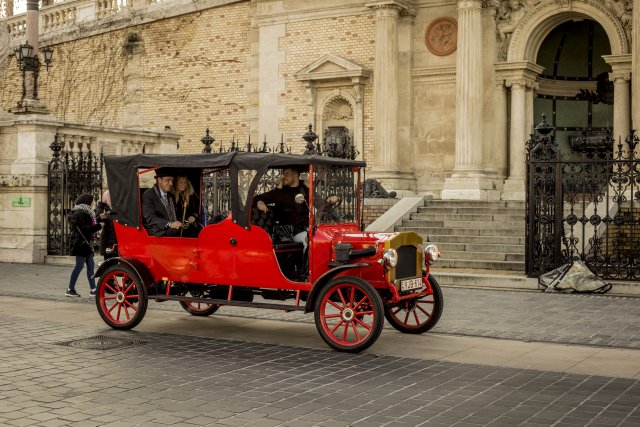 Budapest: tour privato della città in auto reale d&#039;epoca