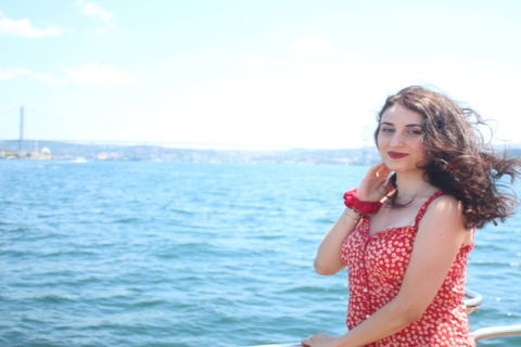 Istanbul: Bosphorus Guided Boat Tour with Turkish Tea