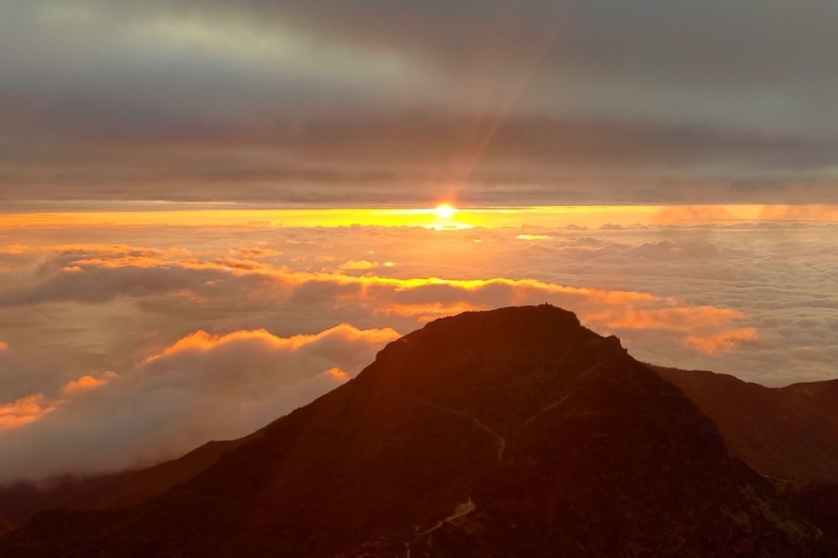 Madeira: Pico Ruivo Guided Sunrise Hike with Hotel Pickup