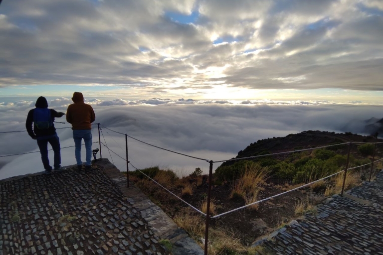 Madera: wycieczka z przewodnikiem po Pico Ruivo o wschodzie słońca z odbiorem z hoteluMadera: wycieczka z przewodnikiem po wschodzie słońca na Pico Ruivo z odbiorem z hotelu