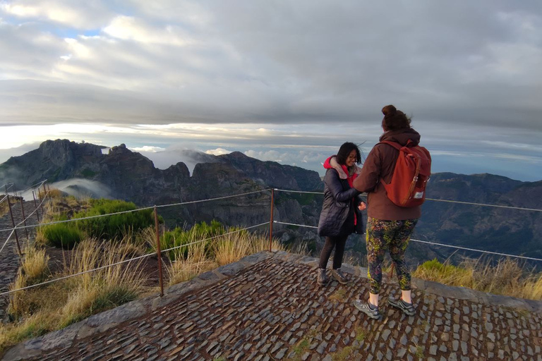 Madeira: Guidad vandring i soluppgången på Pico Ruivo med upphämtning på hotelletMadeira: Guidad vandring på Pico Ruivo i soluppgång med upphämtning på hotellet