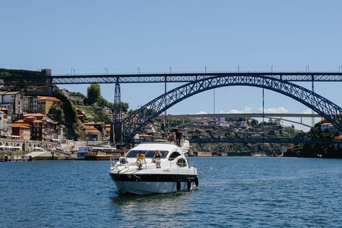 Douro River: Exclusive Luxury Yacht Cruise