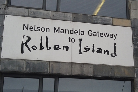 Cape Town: Table Mountain and Robben Island Tour