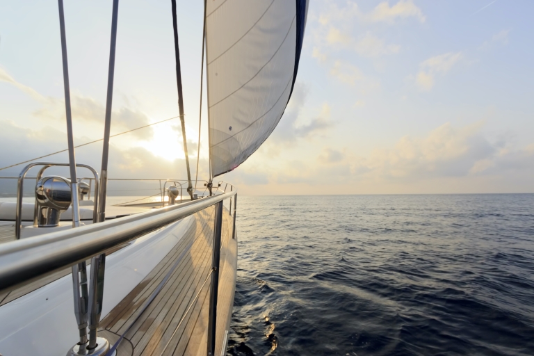 Marina Del Ray : Aventure en voilier privé avec repasDépart en début d'après-midi (2 heures)