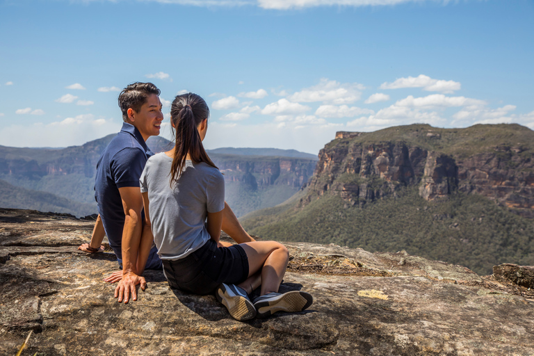 Sidney Excursión de un día a la cascada Bushwalk y a la puesta de sol en la Montaña AzulSídney: tour al atardecer por las Montañas Azules