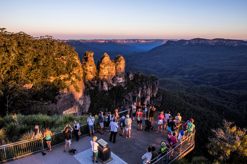 Sidney Excursión de un día a la cascada Bushwalk y a la puesta de sol en la Montaña AzulSídney: tour al atardecer por las Montañas Azules